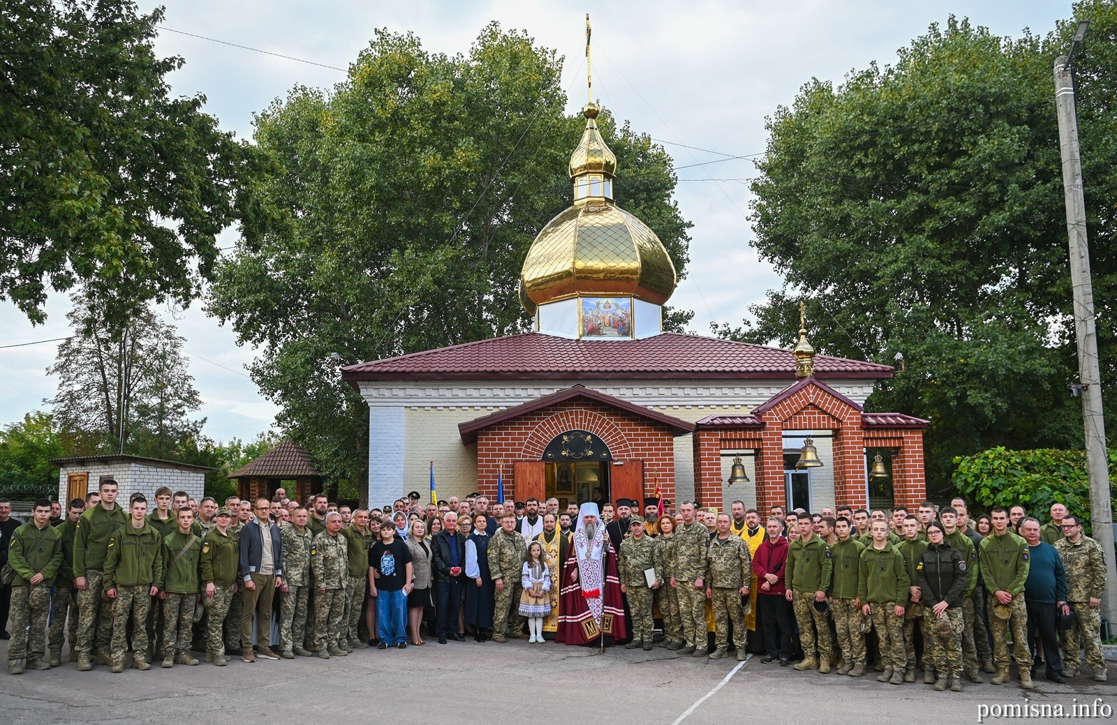 У Житомирі Предстоятель освятив іконостас і дзвіницю церкви військового інституту