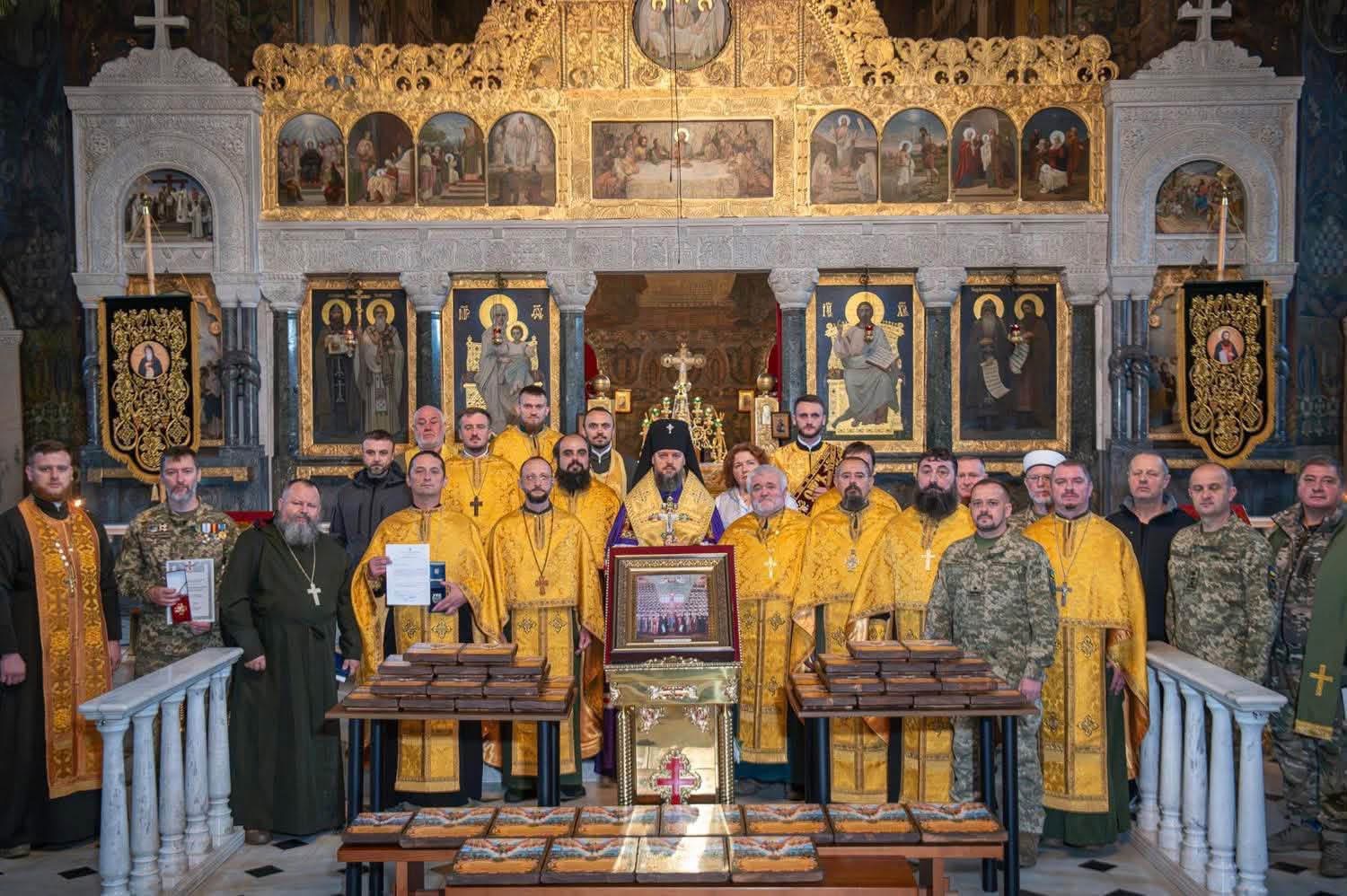 У Києво-Печерській Лаврі звершили молебень до Дня військового капелана